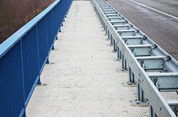 Systemy barier drogowych i mostowych
